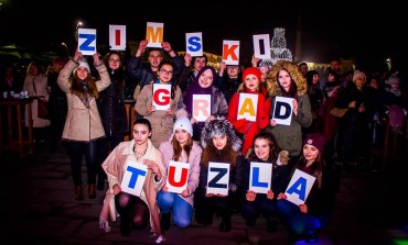 ‘Zimski grad’ najveća zabava u Tuzli: Nastupio Al Dino, posjetioci uživali u muzici i bogatoj gastronomskoj ponudi