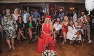 Atraktivna pjevačica predstavila „Lude noći“: Slađana Mandić ima novi hit