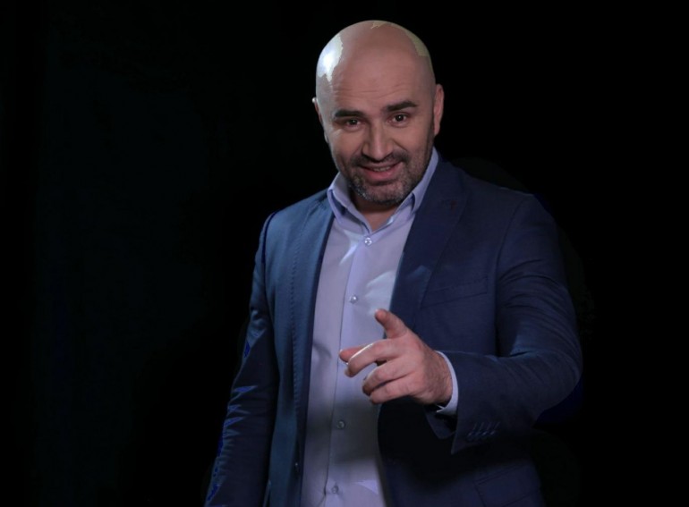 Pjevač neprikosnovenog glasa Kemal Hasić objavio je danas spot za pjesmu „Zamisli“ (VIDEO)