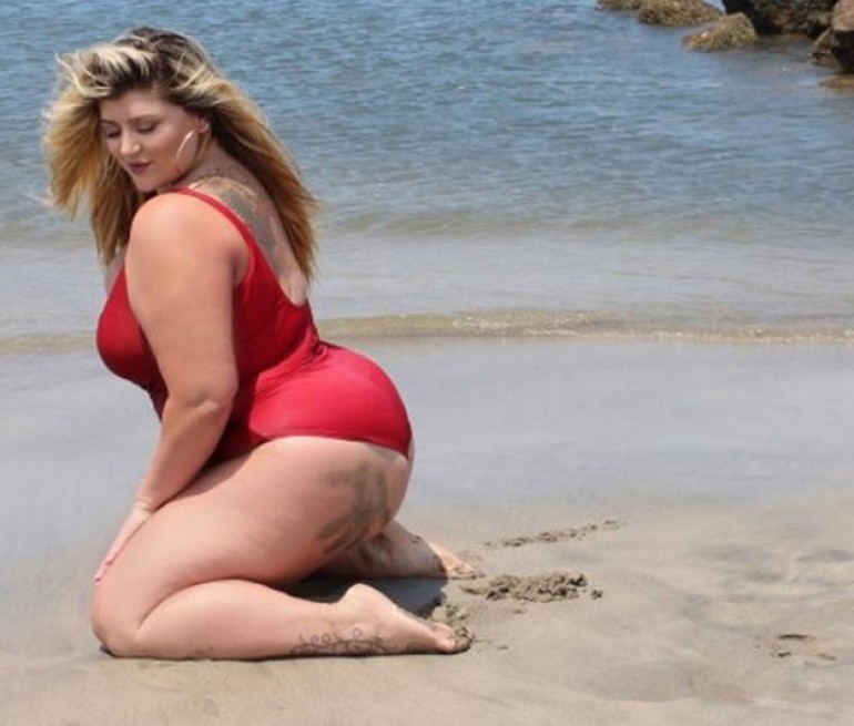 “Nemaš obline, nego si debela i lijena”: Plus size manekenka na udaru hejtera zbog fotke u kupaćem