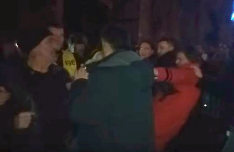 Tifa Islamoviću opsovao majku, a onda su se potukli (VIDEO)