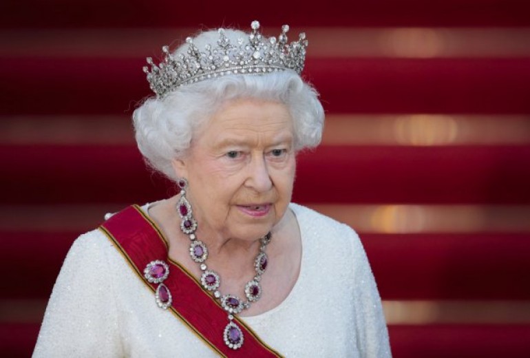 Kraljica Elizabeta II. izvanrednim TV obraćanjem pokušala ohrabriti naciju
