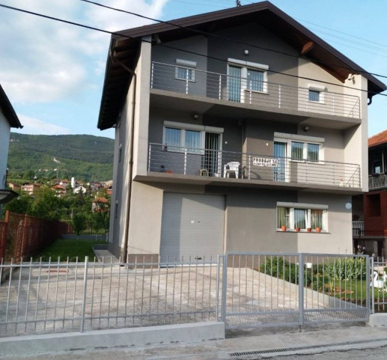 HITNO: Na prodaju renovirana i odmah useljiva kuća u Zenici