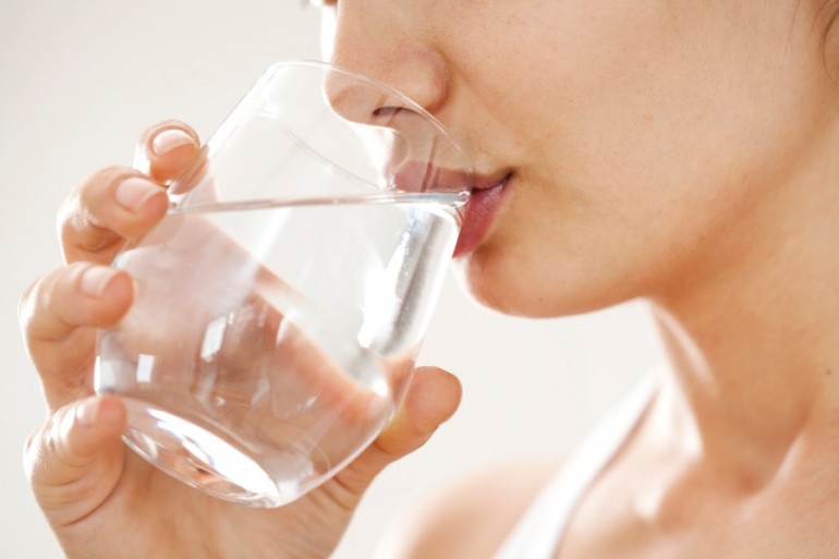 Zašto je važno piti šolju tople vode nakon svakog obroka?
