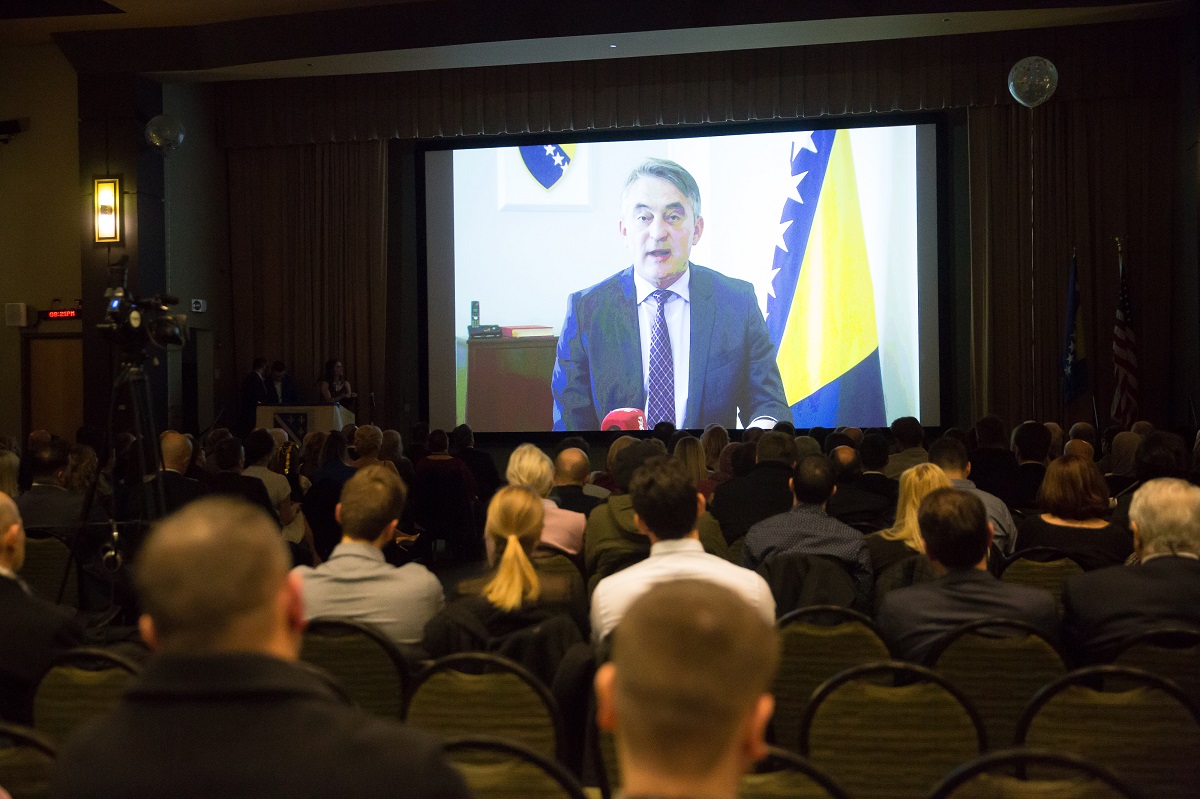 Mladi Bosanci i Hercegovci na proslavi Dana nezavisnosti u Chicagu – Amerika nam je dala nadu i slobodu, ali BiH je naše srce