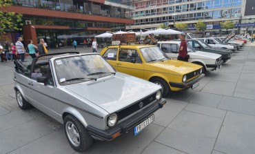 Vlasnici popularnog automobila se okupili na jednom mjestu - U Sarajevo stigli golfovi od popularnog keca do najnovijeg električnog modela