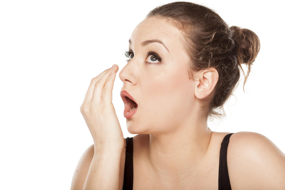 Loš zadah ne znači samo da neredovno perete zube, već može ukazati na ozbiljne zdravstvene probleme..